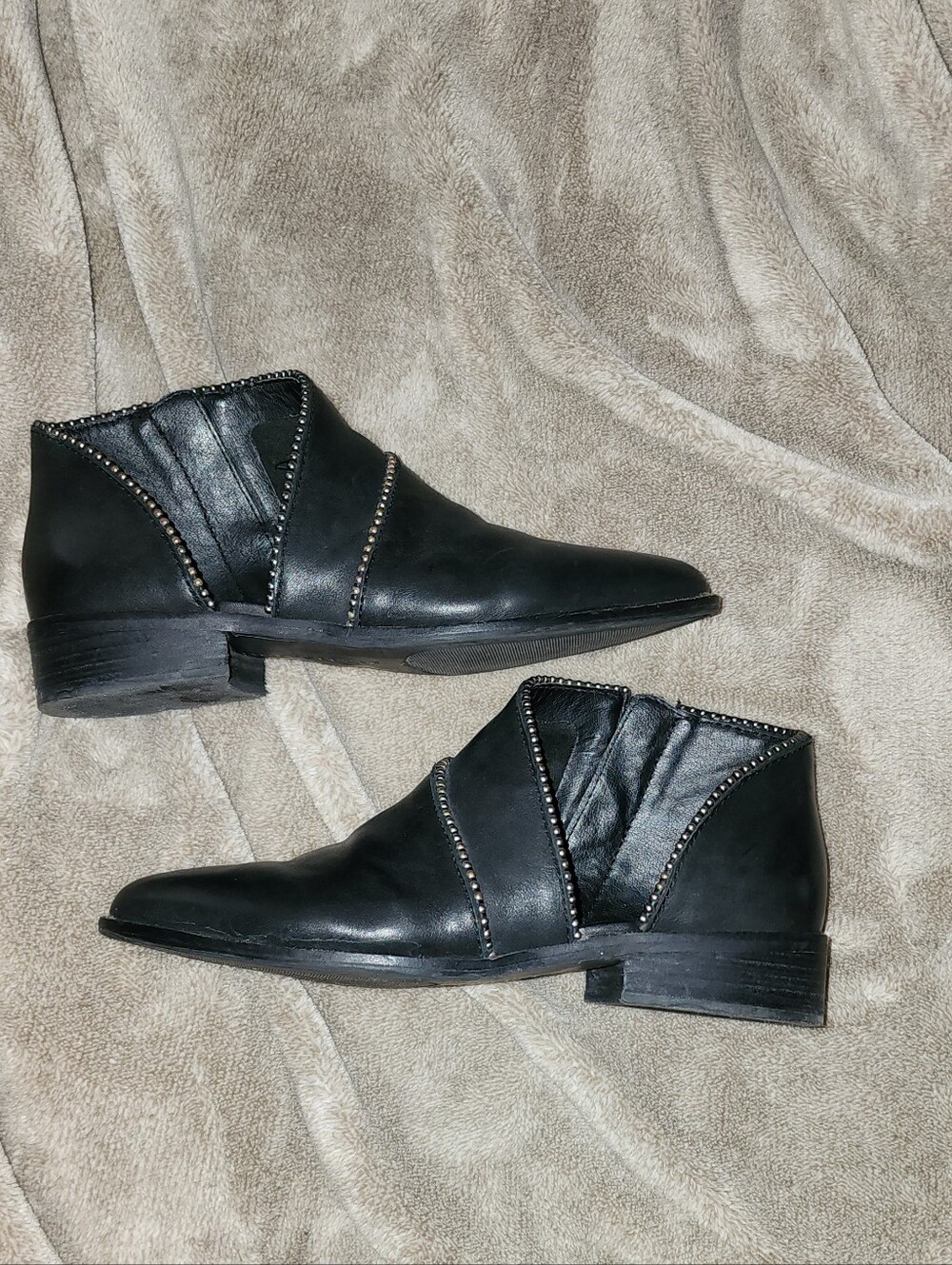Lucky Brand Black Studded Slip‑On Flats | Leather Pointed Toe Black | Size 5